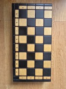 Szachy drewniane 35x36 cm – ręcznie robione, stan idealny