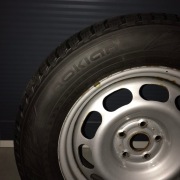 Opony zimowe NOKIAN 225/65R17 106H XL z felgami 
