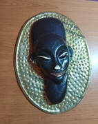 Stara czarna maska z gipsu dekoracyjna