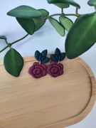 Kolczyki Bordowe różyczki – ręcznie robione z glinki polimerowej 