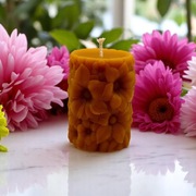 Świeca z naturalnego wosku pszczelego Kwiaty 8 Zielony Świecownik