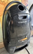 Mocny Electrolux Excellio Made in SWEDEN Odkurzacz Workowy Solidny 1500W