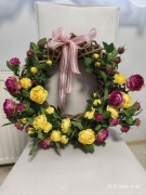 Wianek wiosenny na drzwi 40cm na  masywnym podkładzie wiklinowym 