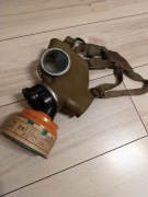 Stara maska przeciwgazowa z filtrem PRL 