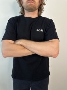 Koszulka BOSS Relaxed Fit – XL – Stan bardzo dobry