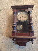 Zegar wiszący na ścianie 