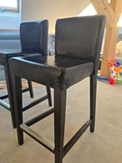 Krzesła barowe typu hokery