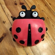 Bagażnik koszyk na hulajnogę biedronka różowy (A02)