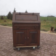 Piękny dębowy sekretarzyk w stylu rystykalnym