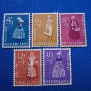 Holandia    Stroje ludowe  seria 1958  kasowany 