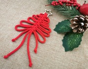 Zawieszka choinkowa bombka czerwona ozdoba świąteczna makrama choinka