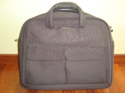 TARGUS - Torba na laptopa z mocnego, grubego materiału, kolor fioletowy