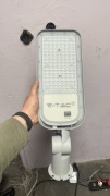 Lampa V-TAC z czujnikiem światłem 100W 11000LM