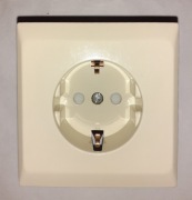 Gniazdo Schuko PT-140PF04 kremowe SCHNEIDER- ELDA Forum