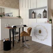 Odstąpię umowę najmu wraz z marka salonu manicure