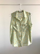 Koszula bez rękawów jasnozielona w kwiaty Orsay