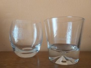 2 szt. szklanki kolekcjonerskie Chivas Regal i Johnnie Walker.