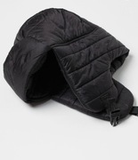 H&M watowana pikowana czapka czarna uszatka