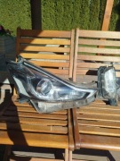 Toyota Prius plus Lift 2015-  lampa przednia prawa halogen LED DRL lewy 