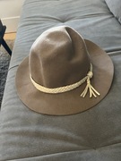 hat attack wełniany miękki kapelusz z rzemykami beżowy 100% wełna wool