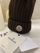 Nowa czapka Moncler