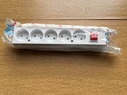 Gniazdo przenośne 5gn bez uziemienia białe 16A 250V z wyłącznikiem 