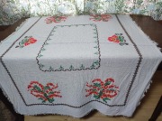 Ręcznie haftowany obrus 135x90