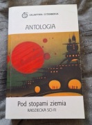 Pod stopami ziemia Antologia 