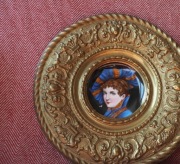 Ozdobny talerz porcelanowy z mosiężną ramką - XIX wiek