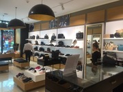 Sprzedam meble do sklepu obuwniczego.