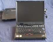 Laptop IBM Thinkpad X31 ze stacją dokującą