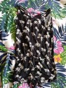 Czarny kombinezon w palmy