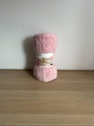 Koc dekoracyjny Smukee 150x200 pudrowy róż serduszka