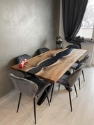 Stół z żywicy epoksydowej i drewna 