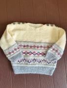 2. Kremowo szary sweterek handmade rozmiar 80