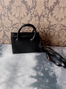 Czarna torebka kuferek 