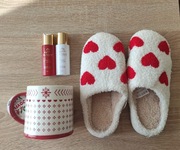 Zestaw prezent na walentynki kapcie 36/37cm, duży kubek kosmetyki