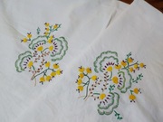 Ręcznie haftowany obrus 150x120