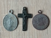 Medalik 2 szt + krzyżyk dewocjonalia stare polskie (34)