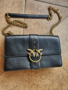 Torebka pinko love classic czarna ze złotym 