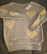 Sweter złote serca z dłuższym tyłem.