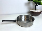 Duża, głęboka, ciężka PATELNIA, śr. 24 cm, wys. 8cm