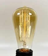 Żarówka Edison, klasyczna z żarnikiem, dekoracyjna.