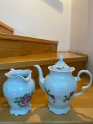 Dzbanek z pokrywką oraz mlecznik