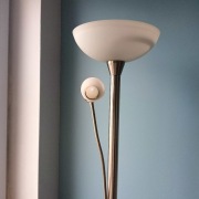 Srebra lampa stojąca 