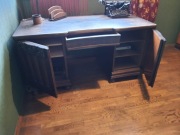 Masywne stare biurko