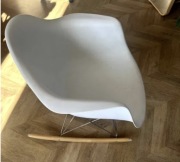 Krzesło fotelik krzesełko bujane białe na biegunach