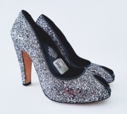 Nowe błyszczące szpilki Dune London 39