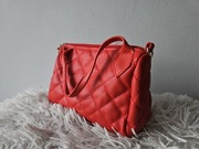 Elegancka czerwona torebka pikowana mała