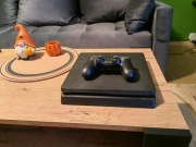 Konsola PS 4 500 GB .